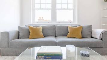 Basic Apartment | Living area | TV