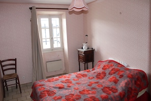 2 bedrooms, bed sheets