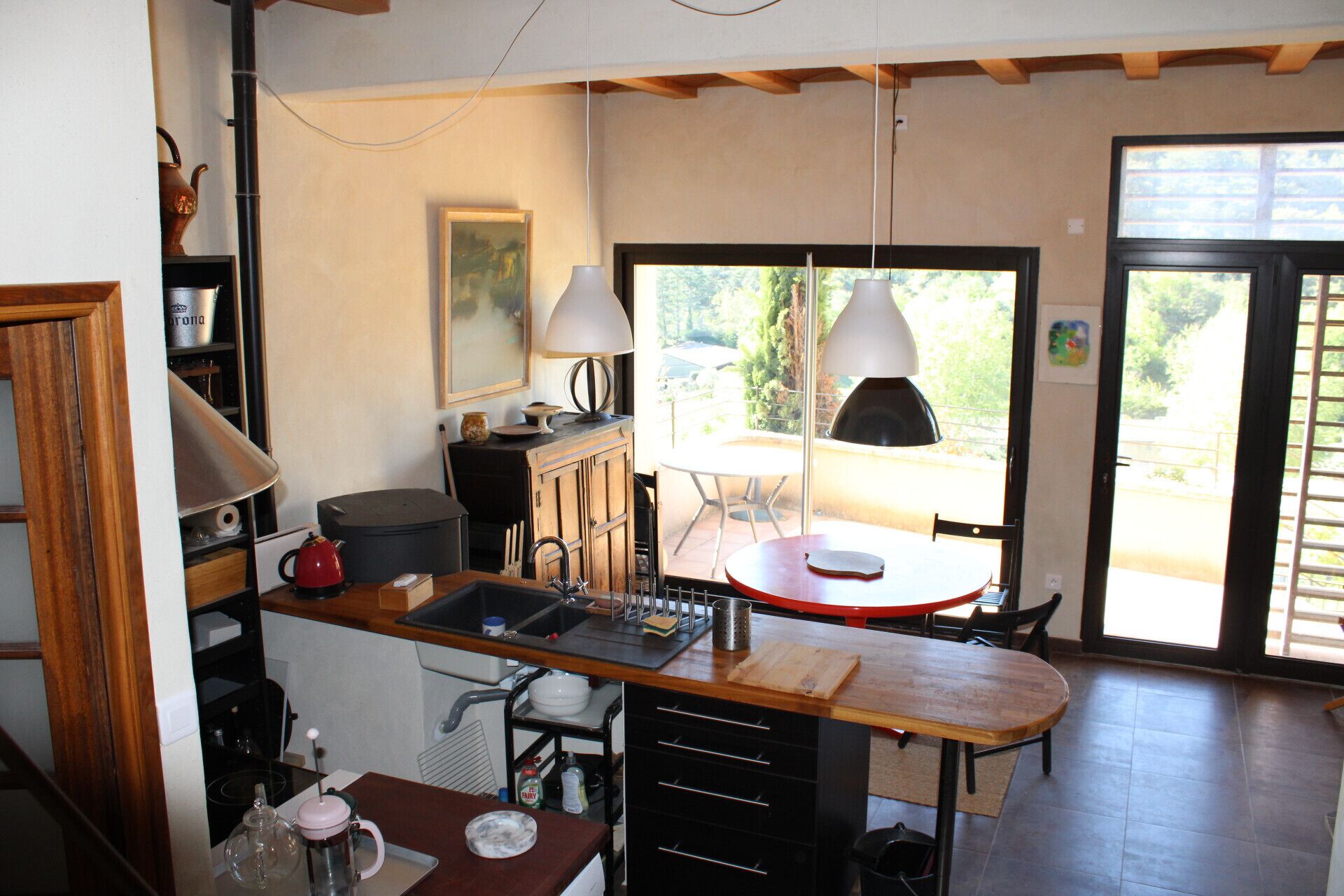 Fridge, oven, dishwasher, coffee/tea maker