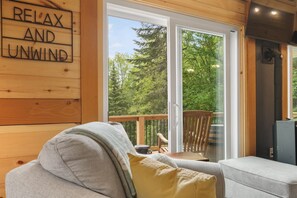 Smart TV, fireplace, stereo