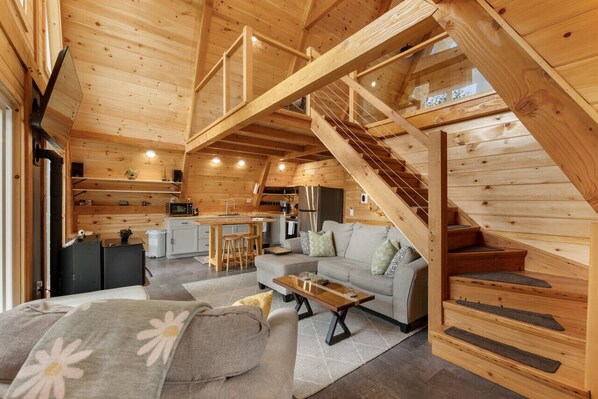 Smart TV, fireplace, stereo