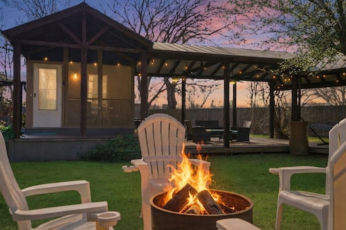 Spring Break • Hot Tub • Fire Pit • Fenced Yard