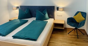2 bedrooms, travel crib, free WiFi, bed sheets