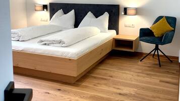 2 bedrooms, travel cot, free WiFi, bed sheets