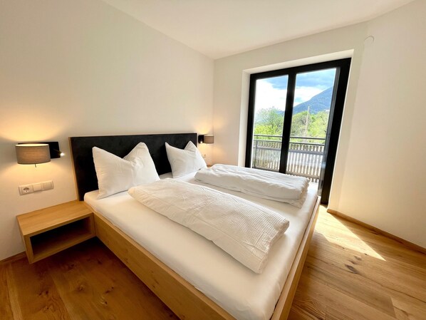 2 bedrooms, travel cot, free WiFi, bed sheets