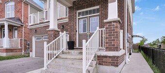 4BR 2 king 3 Queen 6 beds in total 3 GBPS Wi-Fi