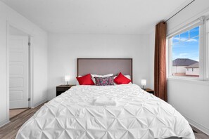 4 bedrooms, desk, iron/ironing board, free WiFi