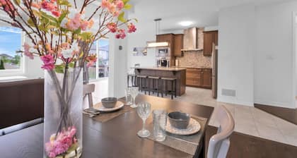 4BR 2 king 3 Queen 6 beds in total 3 GBPS Wi-Fi