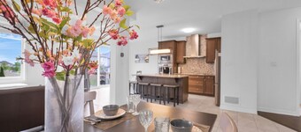 4BR 2 king 3 Queen 6 beds in total 3 GBPS Wi-Fi