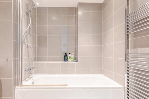 Basic Apartment | Bathroom | Hair dryer, towels, soap, shampoo