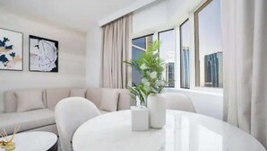 Basic Apartment | Dining - Stylish 1BD Retreat w/ Patiojumeirah Lake Towers (Dubai)