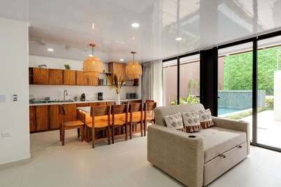 Cozy brand new Villa, private pool, jacuzzi, balcony, volcano view, 3 stories