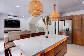 Interior - Cozy brand new Villa, private pool, jacuzzi, balcony, volcano view, 3 stories (La Fortuna)