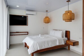 3 habitaciones, caja de seguridad en la habitación y escritorio