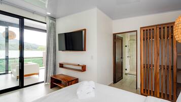 3 bedrooms, in-room safe, desk, iron/ironing board