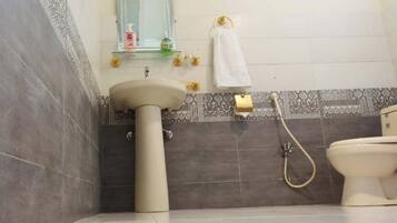 Deluxe Double Room | Bathroom | Shower, designer toiletries, towels, soap