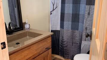 Hårføner, håndklær, såpe og sjampo