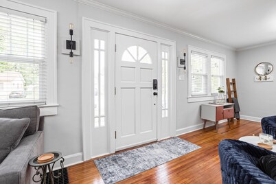 Indy Speedway Retreat: King Beds & Near Downtown