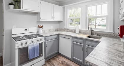 Indy Speedway Retreat: King Beds & Near Downtown