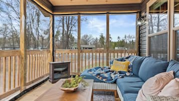 Smart TV y chimenea