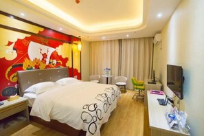 A hotel room with a bed, a desk, a chair, a television, and a decorative wall. - Haosen Hotel (Urumqi)
