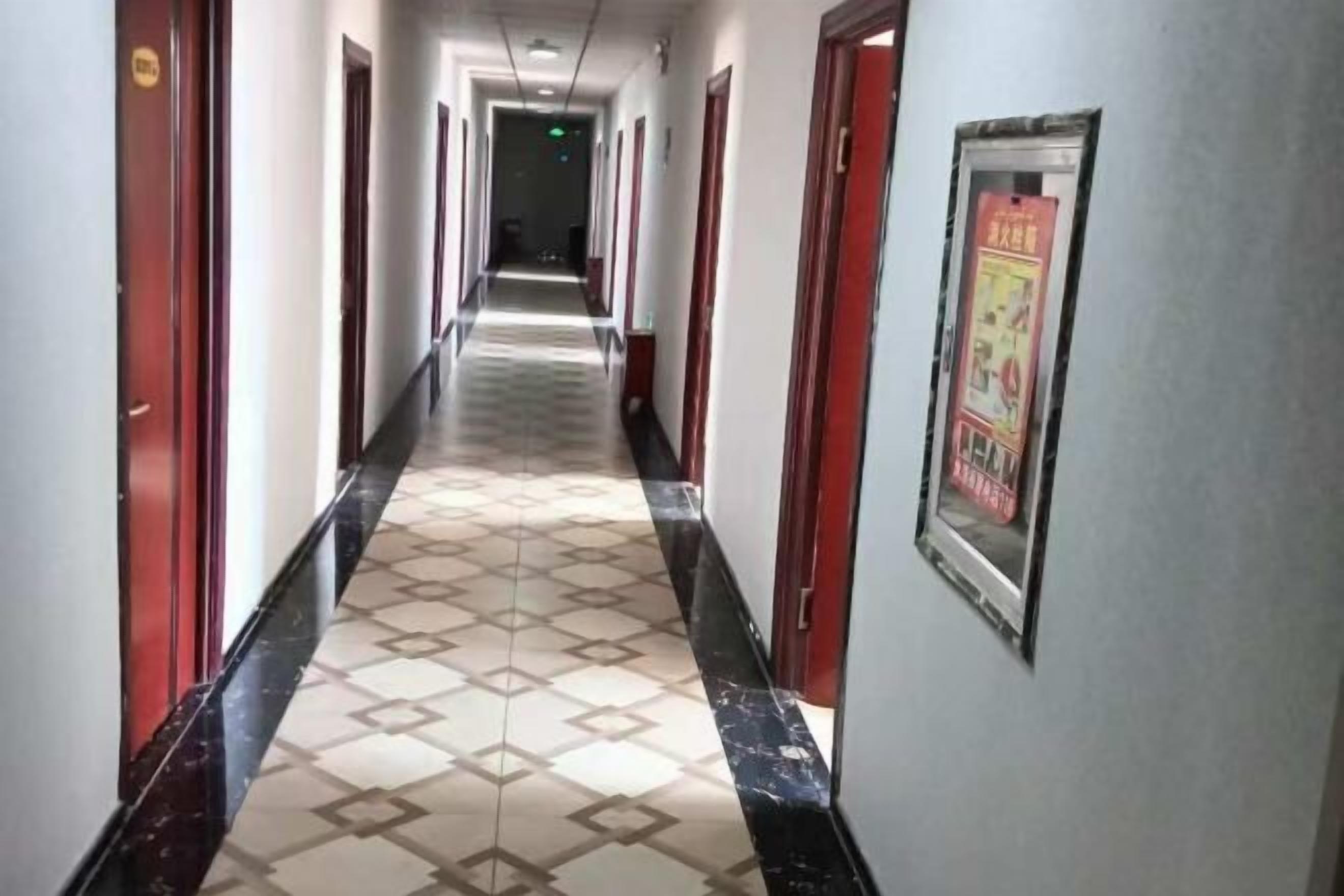 المنشأة من الداخل