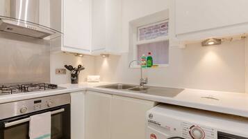 Leilighet – basic | Eget kjøkken | Kjøleskap, mikrobølgeovn, ovn og kokeplater