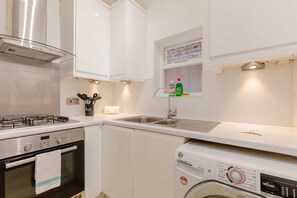 Basic-Apartment | Eigene Küche | Kühlschrank, Mikrowelle, Ofen, Herdplatte
