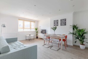 Basic Apartment | Dining - Spacious 3BD Flat, Close to Tube - Fulham! (London)