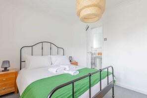 3 bedrooms, bed sheets - Spacious 3BD Flat, Close to Tube - Fulham! (London)