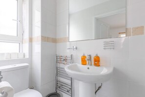Basic Apartment | Bathroom | Shower, hair dryer, towels, soap - Spacious 3BD Flat, Close to Tube - Fulham! (London)