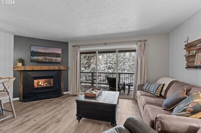 Cozy retreat near downtown, amphitheater, short walk to Deschutes river, has AC!