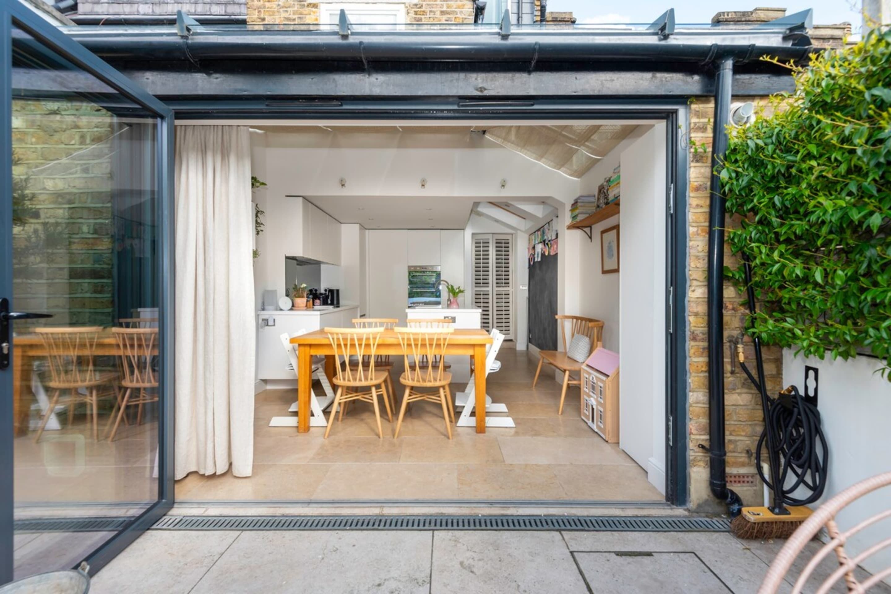 Basic House | Dining