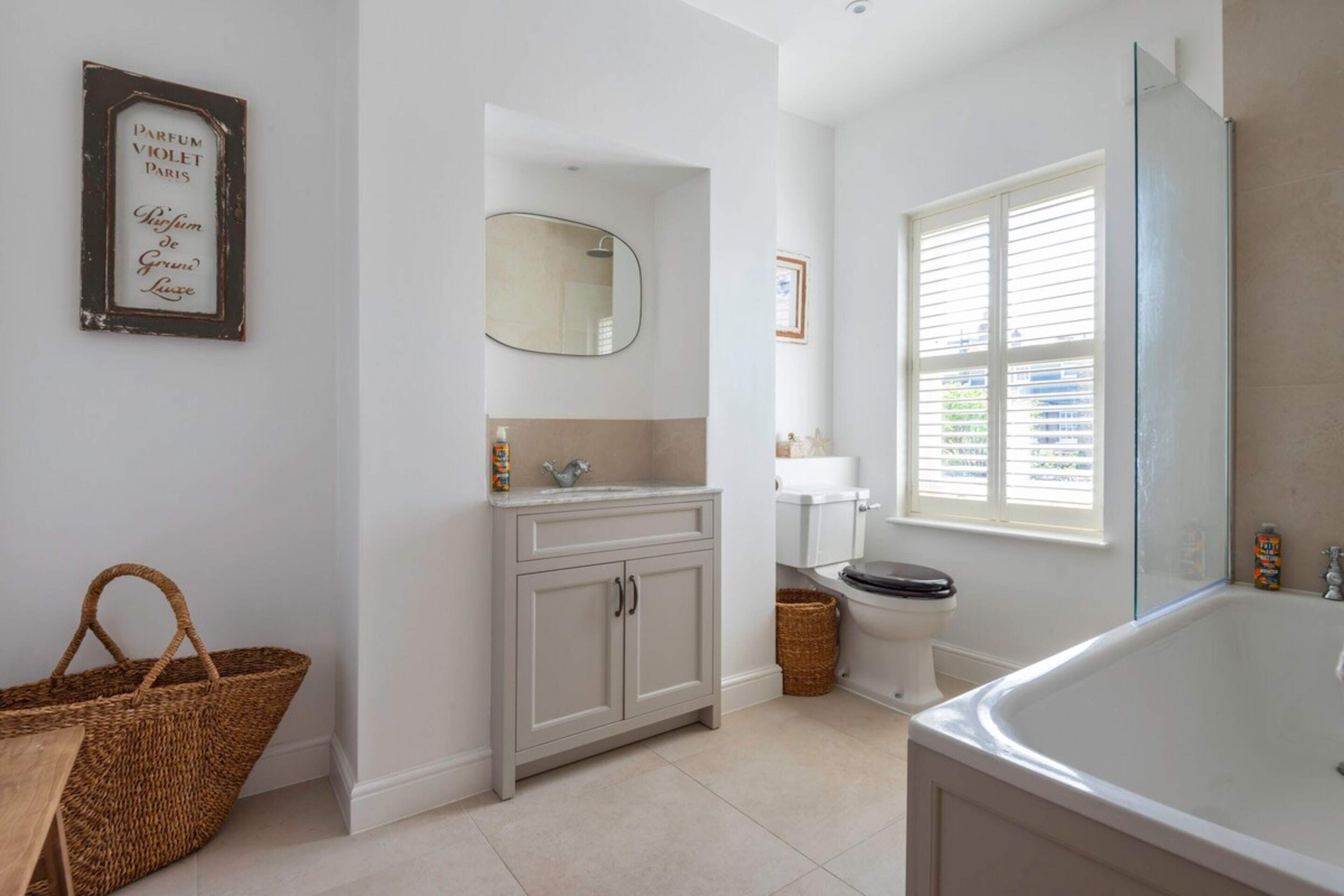 Basic House | Bathroom