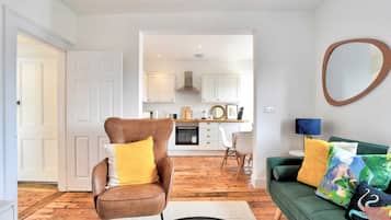 Basic Apartment | Living area | TV