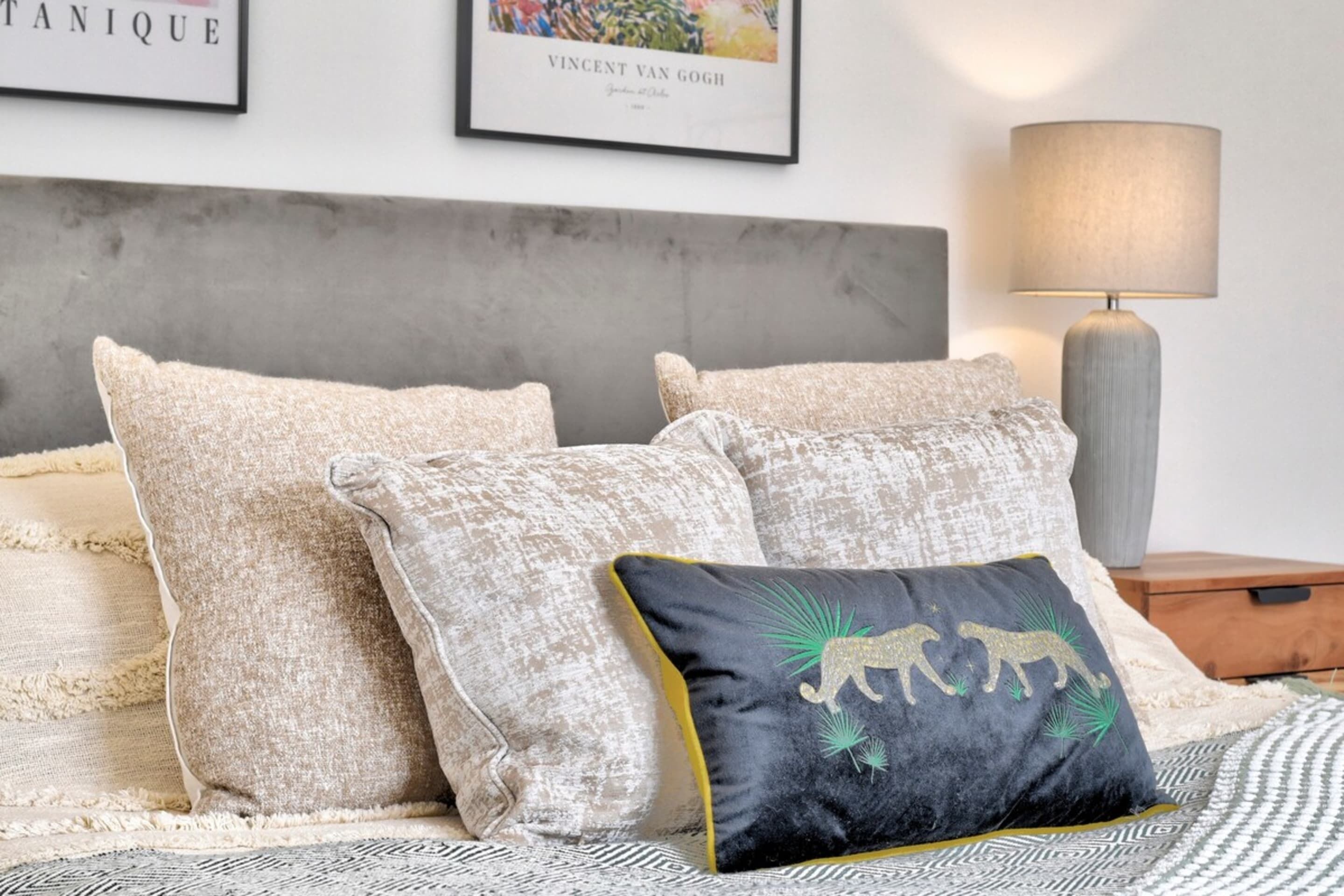 基础公寓 | 起居区 | 电视