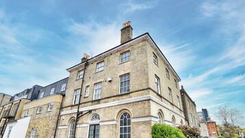 Basic Apartment | Exterior