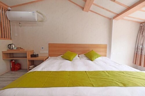 Wuzhen Guishu Pillow Water B&B