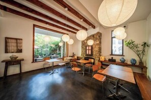 Coffee shop - Two mus of Banvilla Tangquan Meisu (SHISHE Store) (Tonglu)