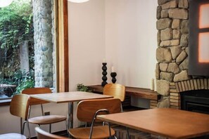 Coffee shop - Two mus of Banvilla Tangquan Meisu (SHISHE Store) (Tonglu)