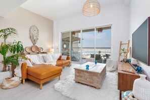 Basic Apartment | Living area - Breathtaking 1BD Bohemian Apartmentpalm Jumeirah (Dubai)
