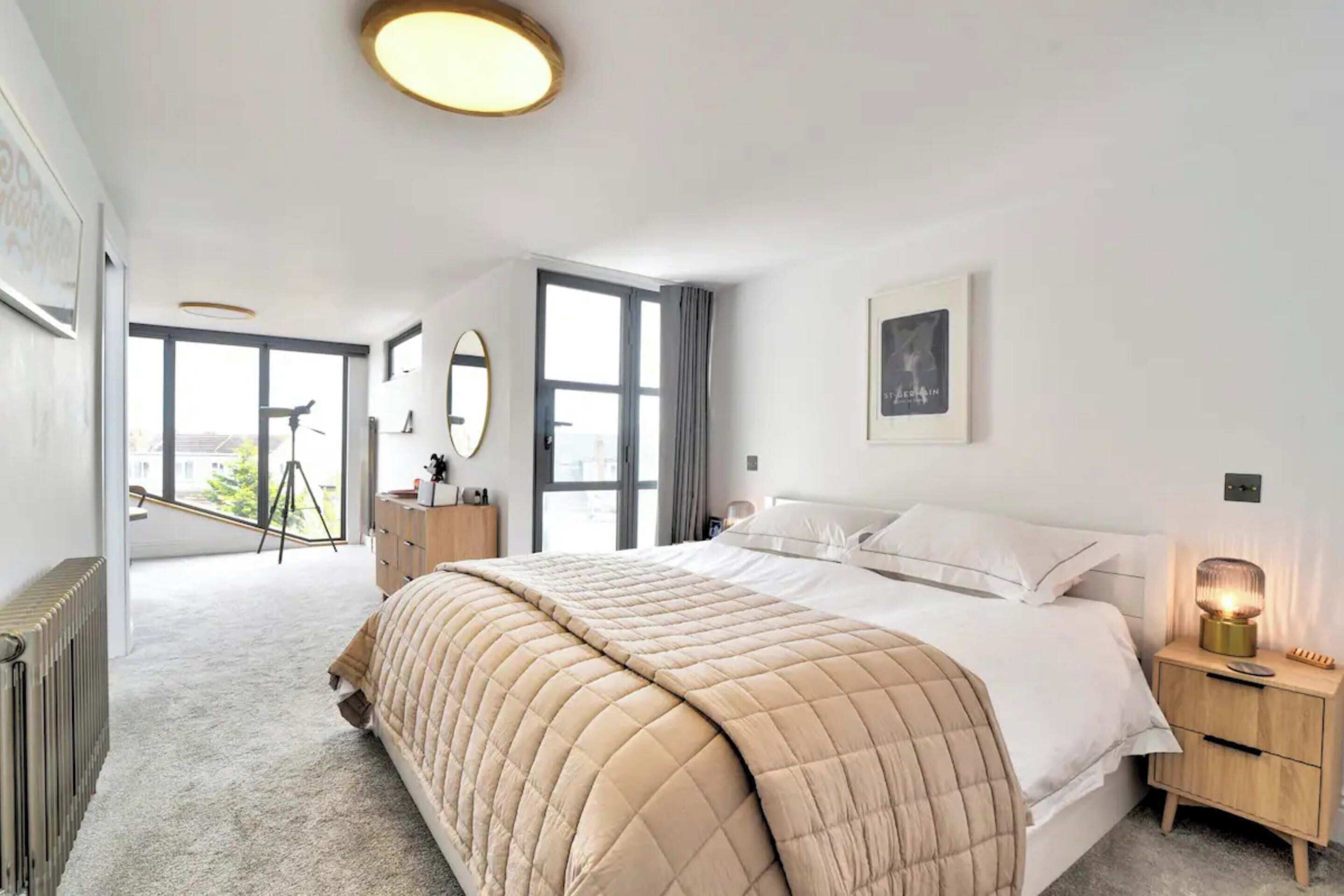 Basic House | 4 bedrooms, laptop workspace, iron/ironing board, bed sheets