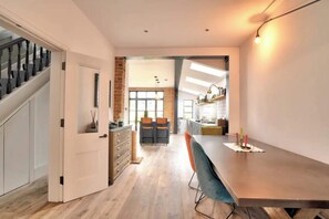 Basic House | Dining - Stunning House in Leigh-on-sea (Leigh-on-Sea)