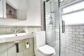 Basic House | Bathroom - Stunning House in Leigh-on-sea (Leigh-on-Sea)