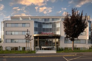 Exterior - Hampton By Hilton Paris Charles De Gaulle Airport (Roissy-en-France)