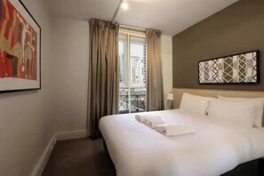 Basic Apartment | 1 bedroom, laptop workspace, iron/ironing board, bed sheets - Hotel 1-bed Apartment in Beautiful South Yarra (South Yarra)