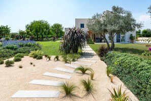 Property grounds - Villa Giordana with private swimming pool, Sicily (Avola)