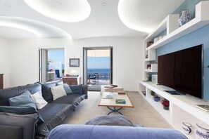 TV - Villa Albi with communal pool, Sorrento (Massa Lubrense)