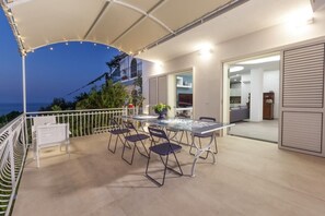 Outdoor dining - Villa Albi with communal pool, Sorrento (Massa Lubrense)