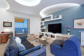 TV - Villa Albi with communal pool, Sorrento (Massa Lubrense)